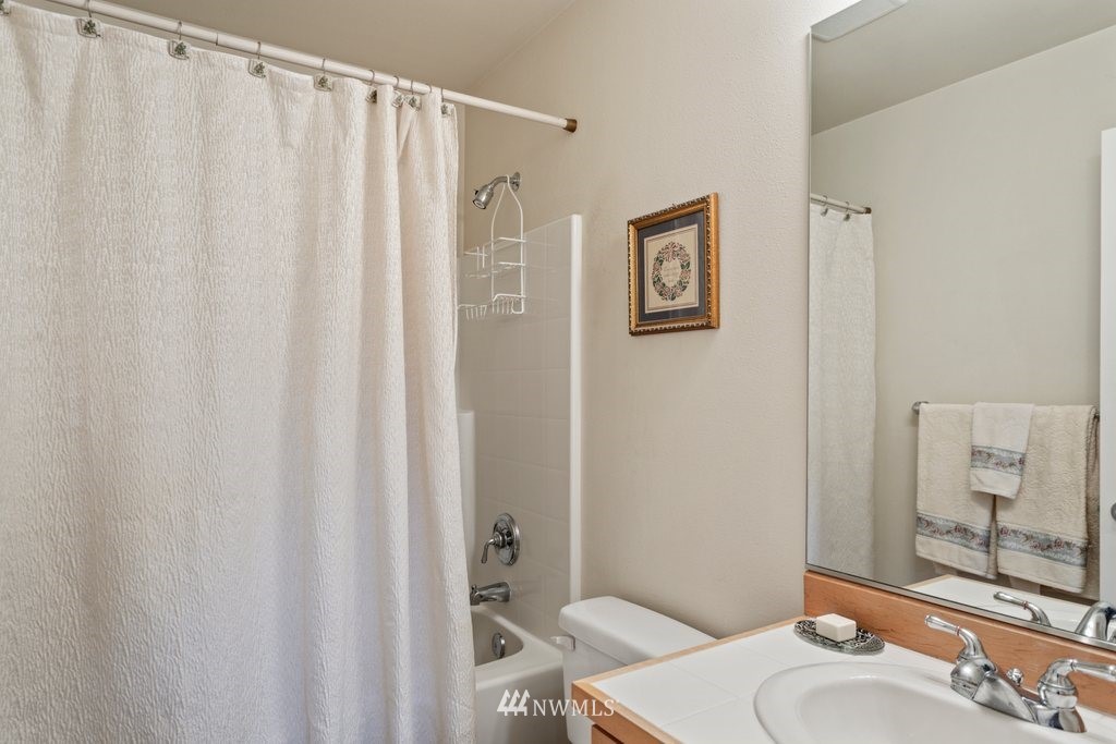 2013 Northeast 15th Street Renton, WA 98056 - Photo 14 of 29 a livingroom with workspace and a window