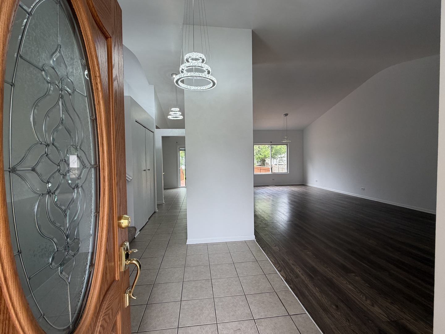 2354 Nantucket Lane Elgin, IL 60123 - Photo 2 of 46