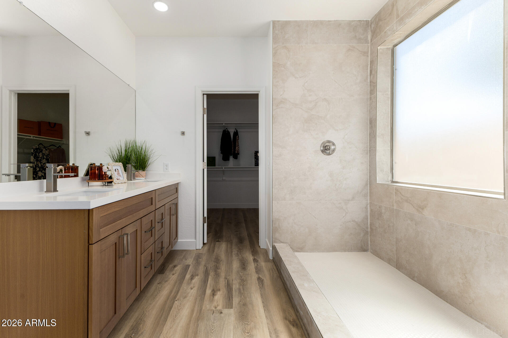 16054 West Hearn Road Surprise, AZ 85379 - Photo 18 of 35 Primary Bath