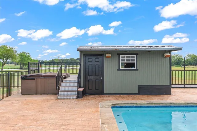 $1,620,000 | 733 Rains County Road 1430, Point, TX 75472