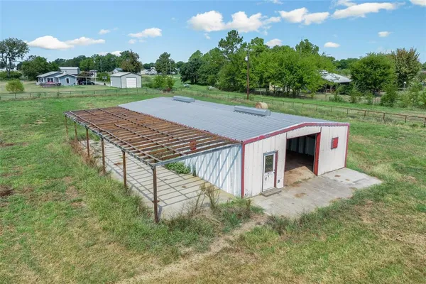 an aerial view of a house having yard