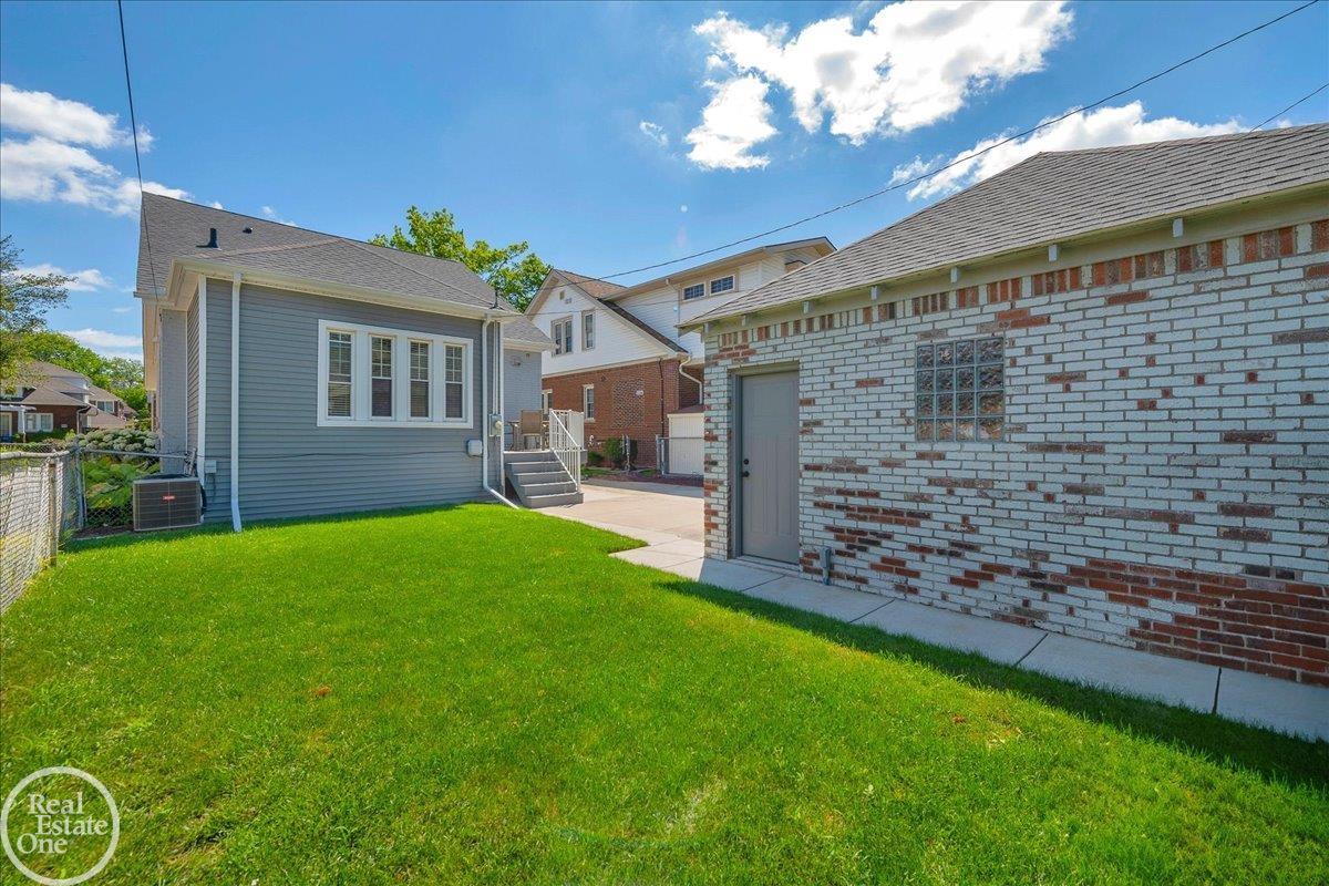1357 Nottingham Road Grosse Pointe Park, MI 48230 - Photo 32 of 38
