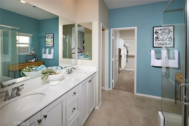 a en suite bathroom with double sink and a mirror