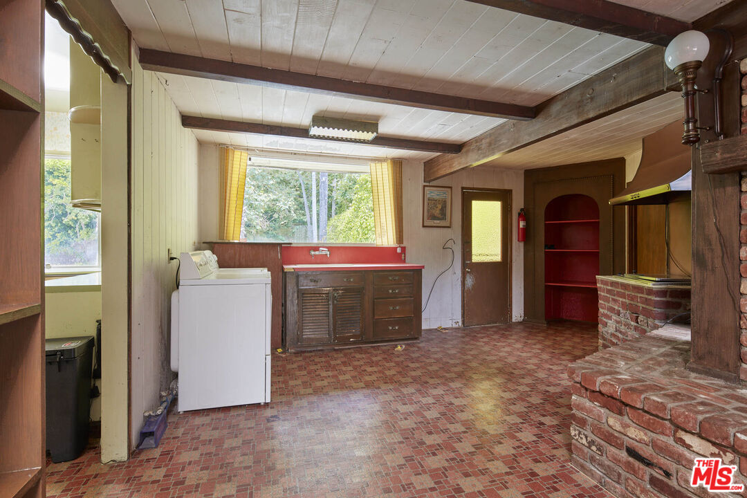 6414 Bonsall Drive Malibu, CA 90265 - Photo 26 of 75 a view of a storage & utility room