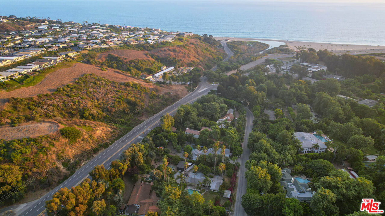 6414 Bonsall Drive Malibu, CA 90265 - Photo 43 of 75 view of city and mountain