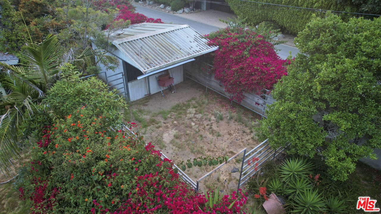 6414 Bonsall Drive Malibu, CA 90265 - Photo 74 of 75 a view of a backyard of the house