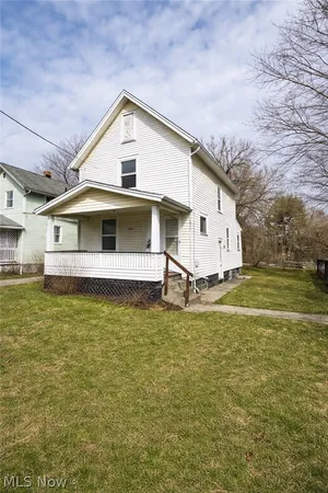 $1,100 | 2213 17th Street Northeast, Canton, OH 44705