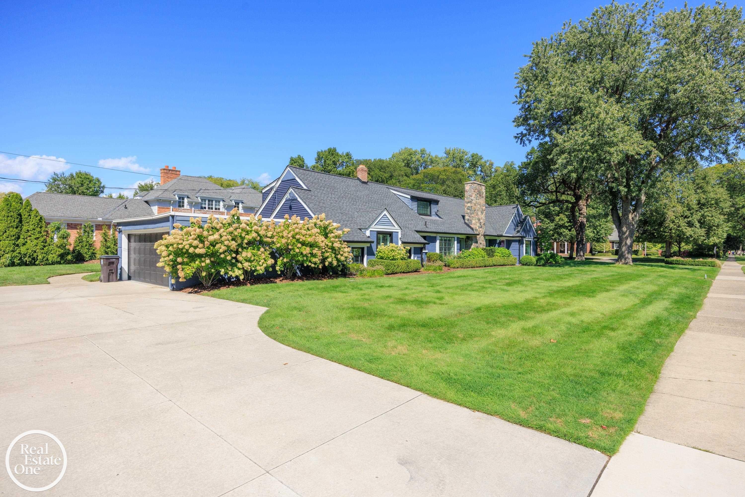 155 Lothrop Road Grosse Pointe Farms, MI 48236 - Photo 2 of 54 Gallery Image 2