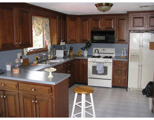 9 Dunster Road Holliston, MA 01746 - Photo 8 of 18 Gallery Image 8