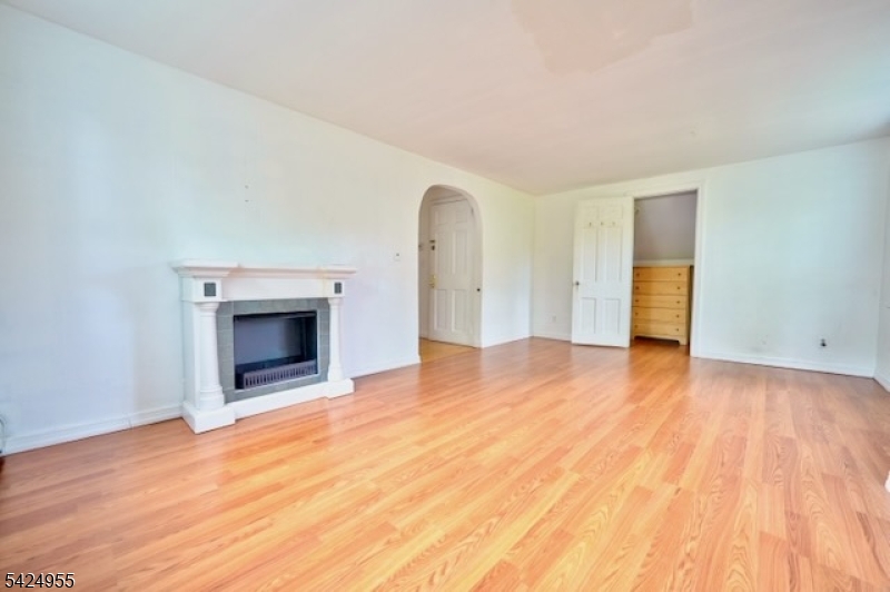 382 High Mountain Road North Haledon, NJ 07508 - Photo 3 of 10