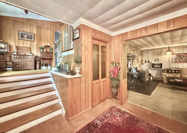 a view of entryway and hall