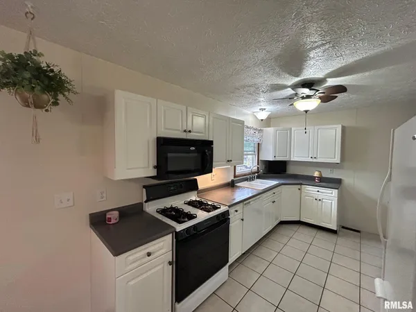 $168,700 | 13829 First Street, Pekin, IL 61554