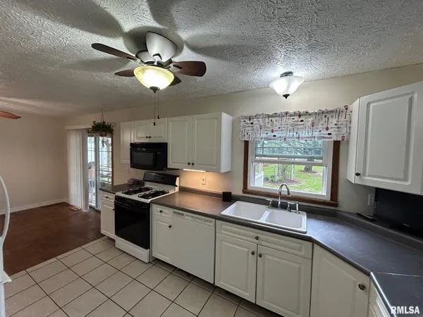 $168,700 | 13829 First Street, Pekin, IL 61554