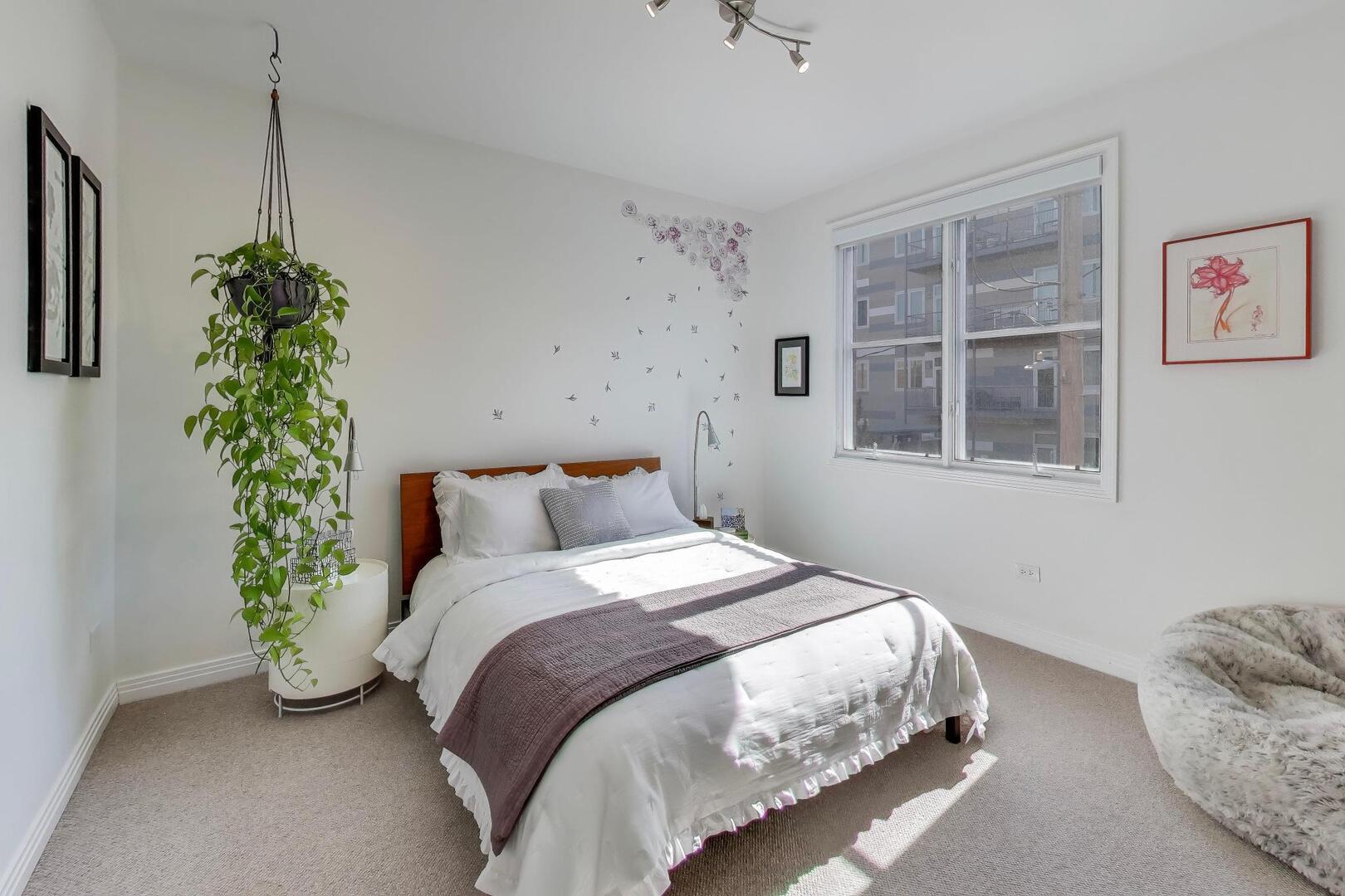 1137 West Monroe Street, Unit 9 Chicago, IL 60607 - Photo 14 of 31 a bedroom with a bed and a potted plant