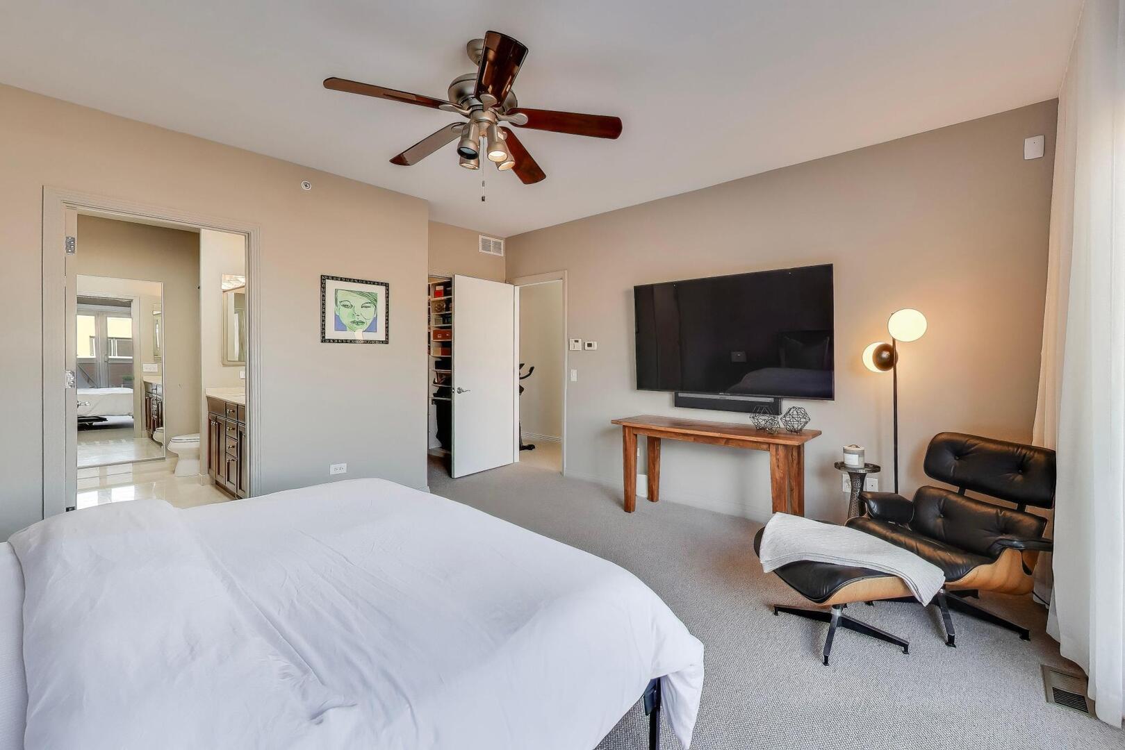 1137 West Monroe Street, Unit 9 Chicago, IL 60607 - Photo 23 of 31 a bedroom with a bed and a flat screen tv