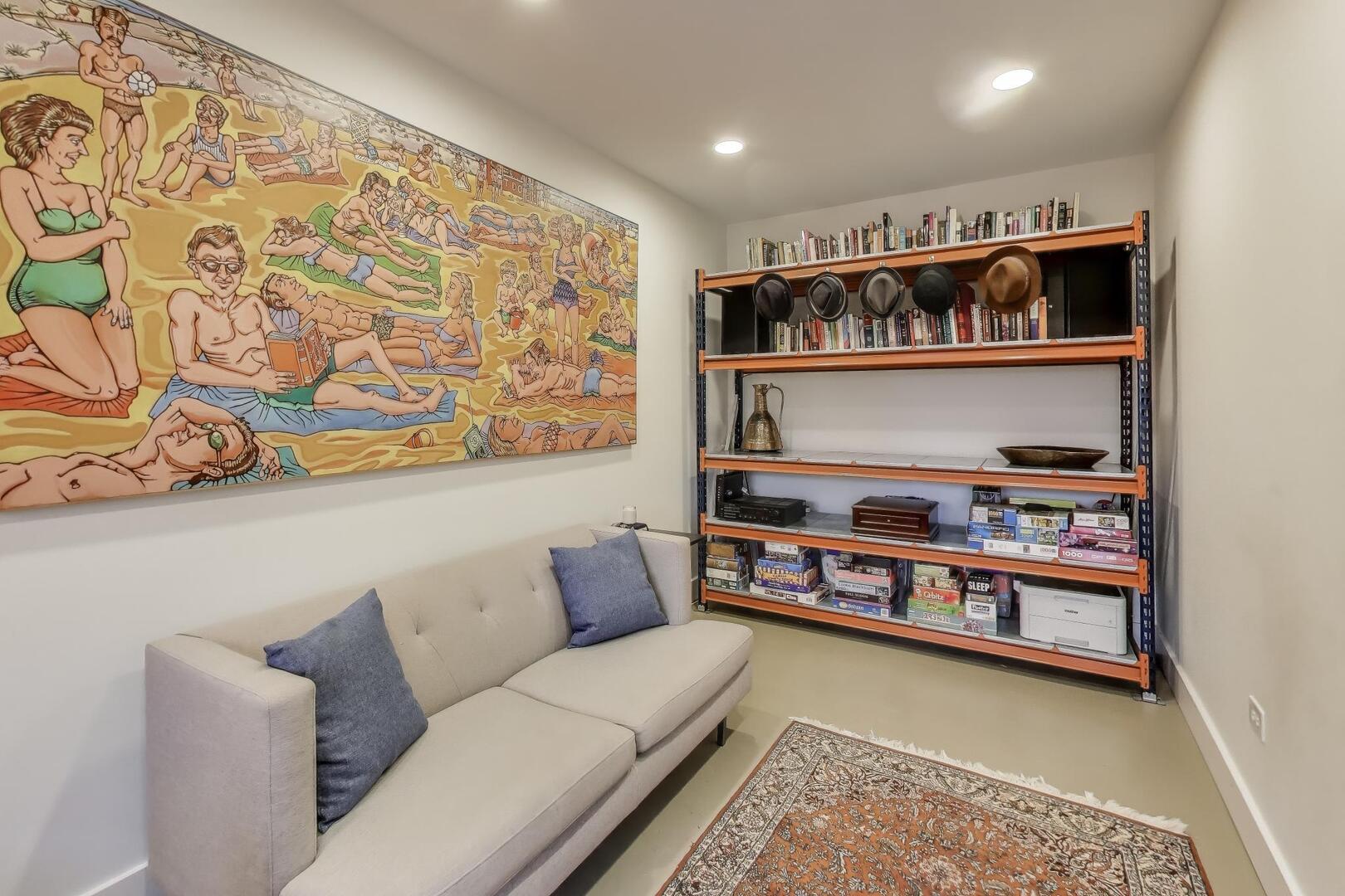 1137 West Monroe Street, Unit 9 Chicago, IL 60607 - Photo 28 of 31 a living room with furniture