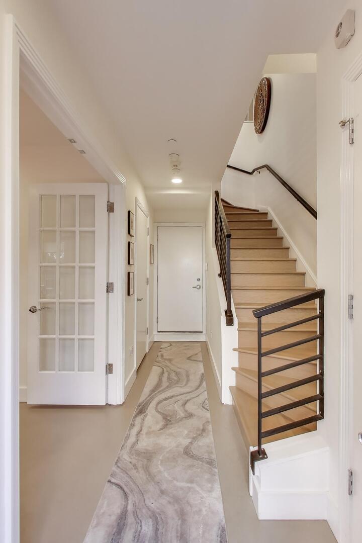 1137 West Monroe Street, Unit 9 Chicago, IL 60607 - Photo 5 of 31 a view of entryway