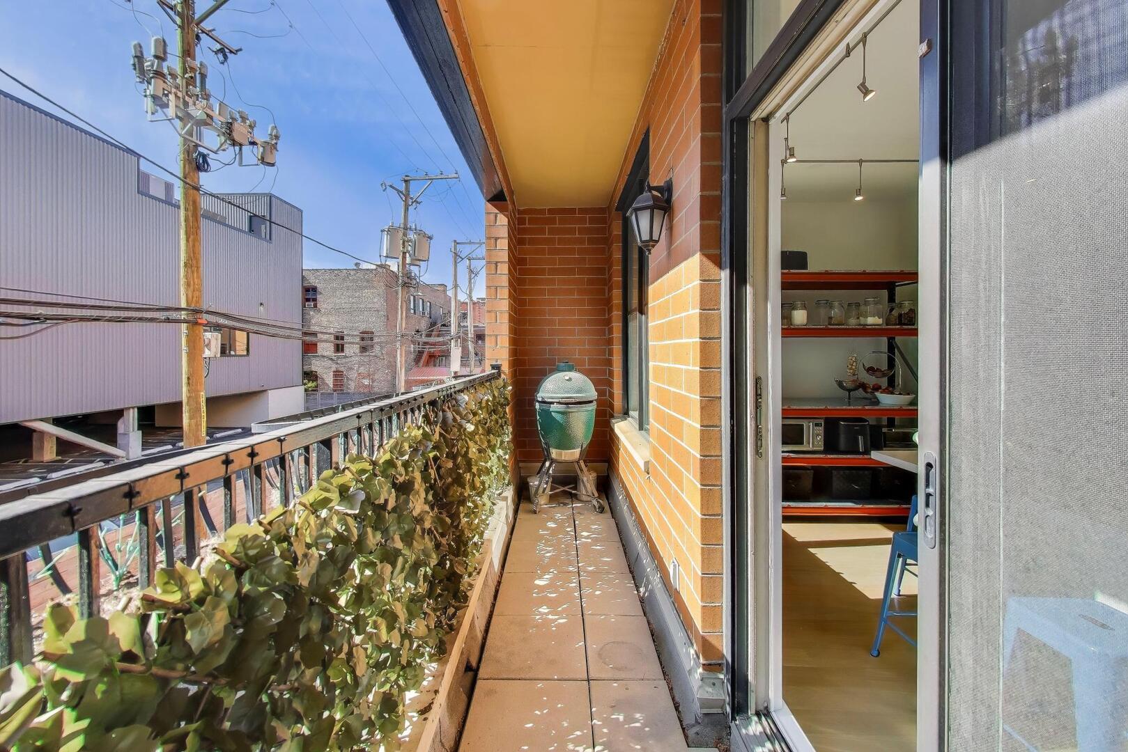 1137 West Monroe Street, Unit 9 Chicago, IL 60607 - Photo 9 of 31 a view of a balcony