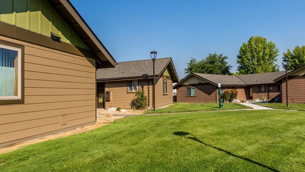 a view of a house with a yard