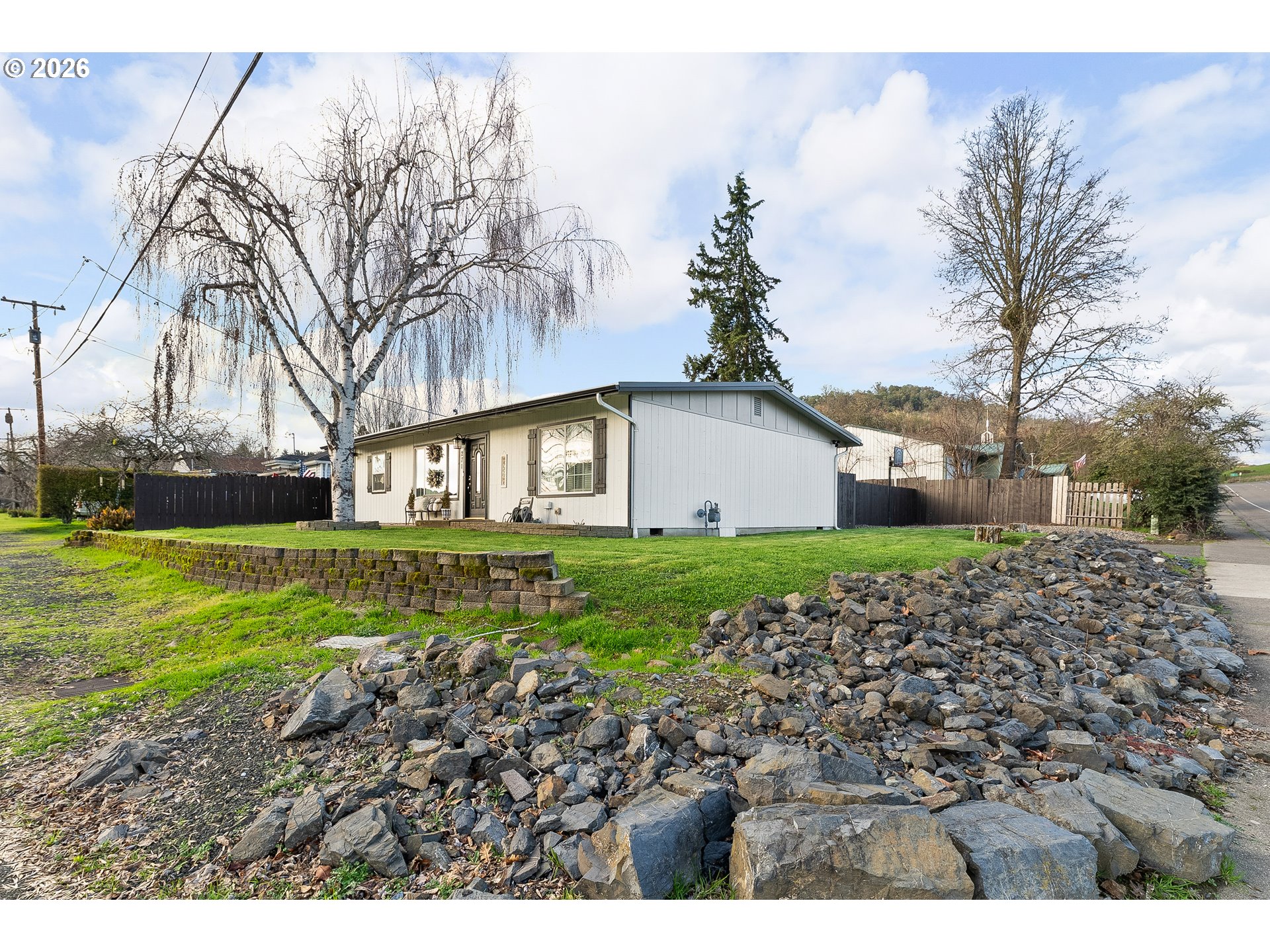 271 Sherry Street Winston, OR 97496 - Photo 4 of 31