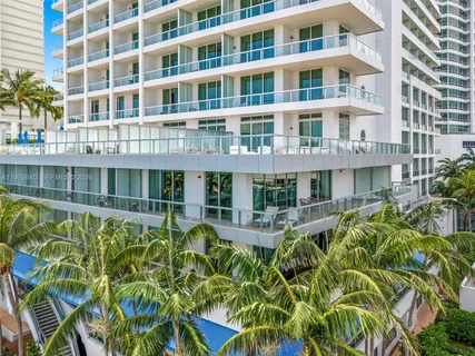 $1,600,000 | 4391 Collins Avenue, Unit 410, Miami Beach, FL 33140