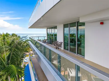 $1,600,000 | 4391 Collins Avenue, Unit 410, Miami Beach, FL 33140