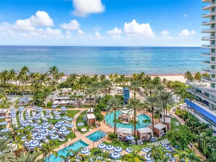 $1,600,000 | 4391 Collins Avenue, Unit 410, Miami Beach, FL 33140