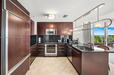 $1,600,000 | 4391 Collins Avenue, Unit 410, Miami Beach, FL 33140