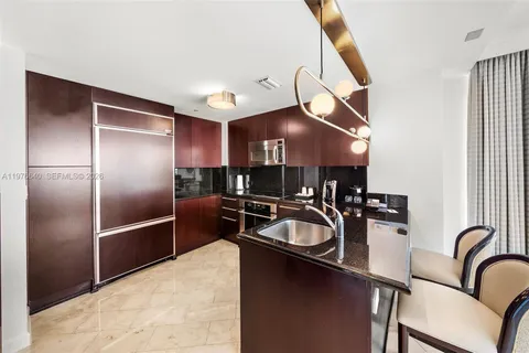 $1,600,000 | 4391 Collins Avenue, Unit 410, Miami Beach, FL 33140