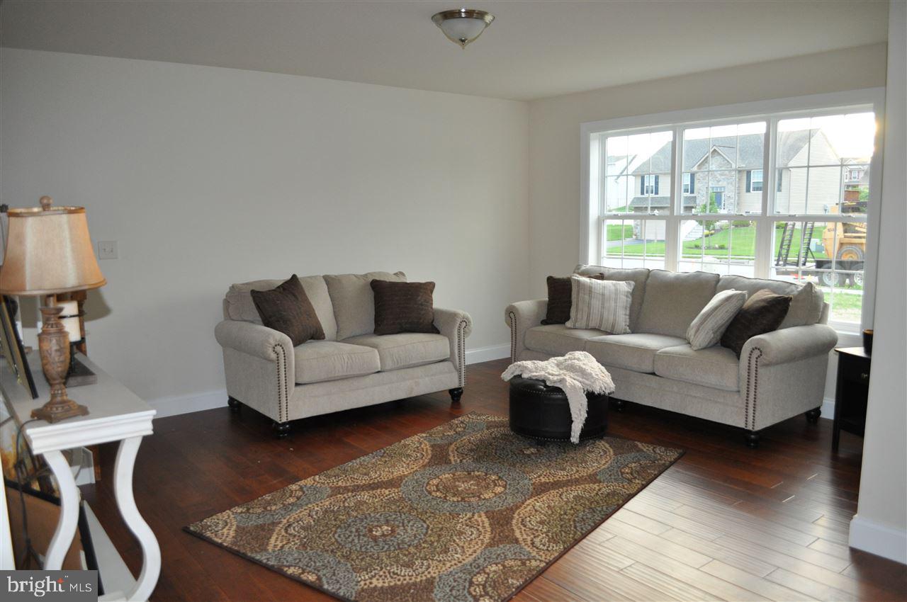 375 Riviera Street Mount Wolf, PA 17347 - Photo 2 of 30 Gallery Image 2