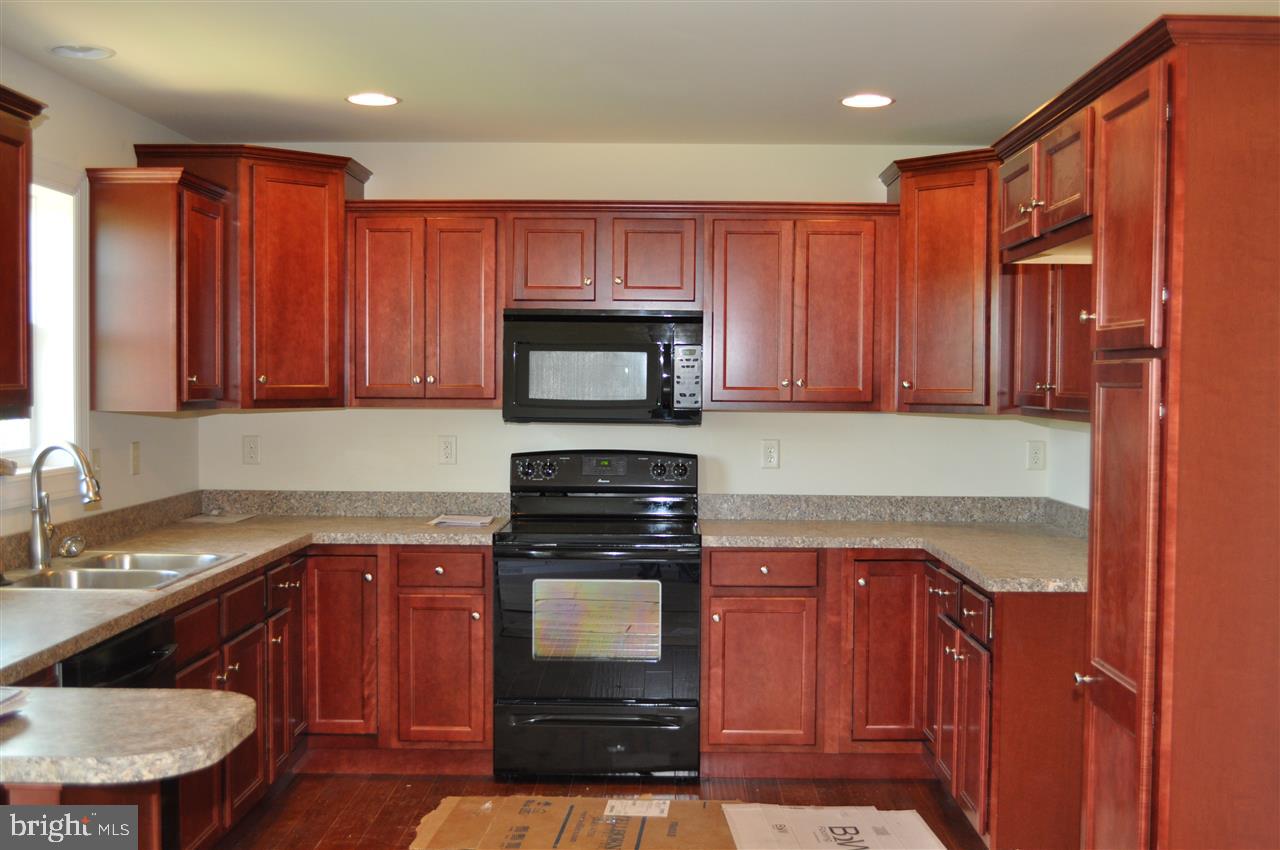 375 Riviera Street Mount Wolf, PA 17347 - Photo 8 of 30 Gallery Image 8
