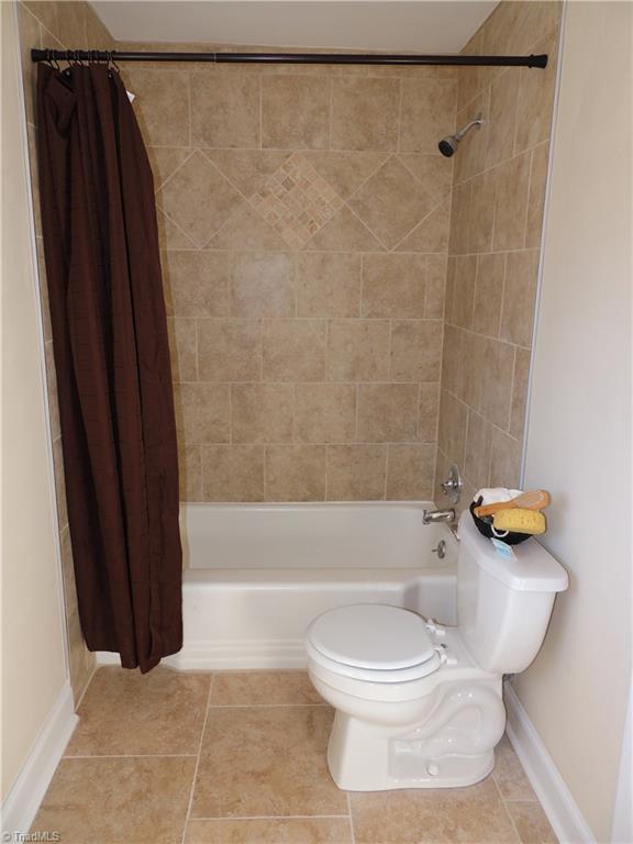 4017 Resthaven Road High Point, NC 27265 - Photo 17 of 29 Master bath with tile surround tub!