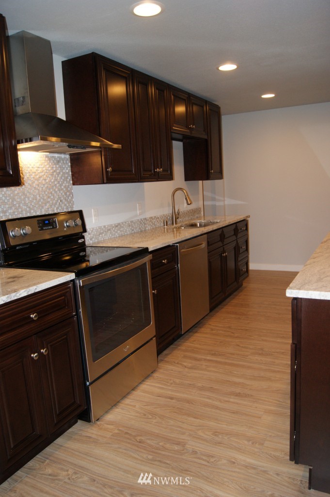 14419 158th Place Southeast Renton, WA 98059 - Photo 4 of 13