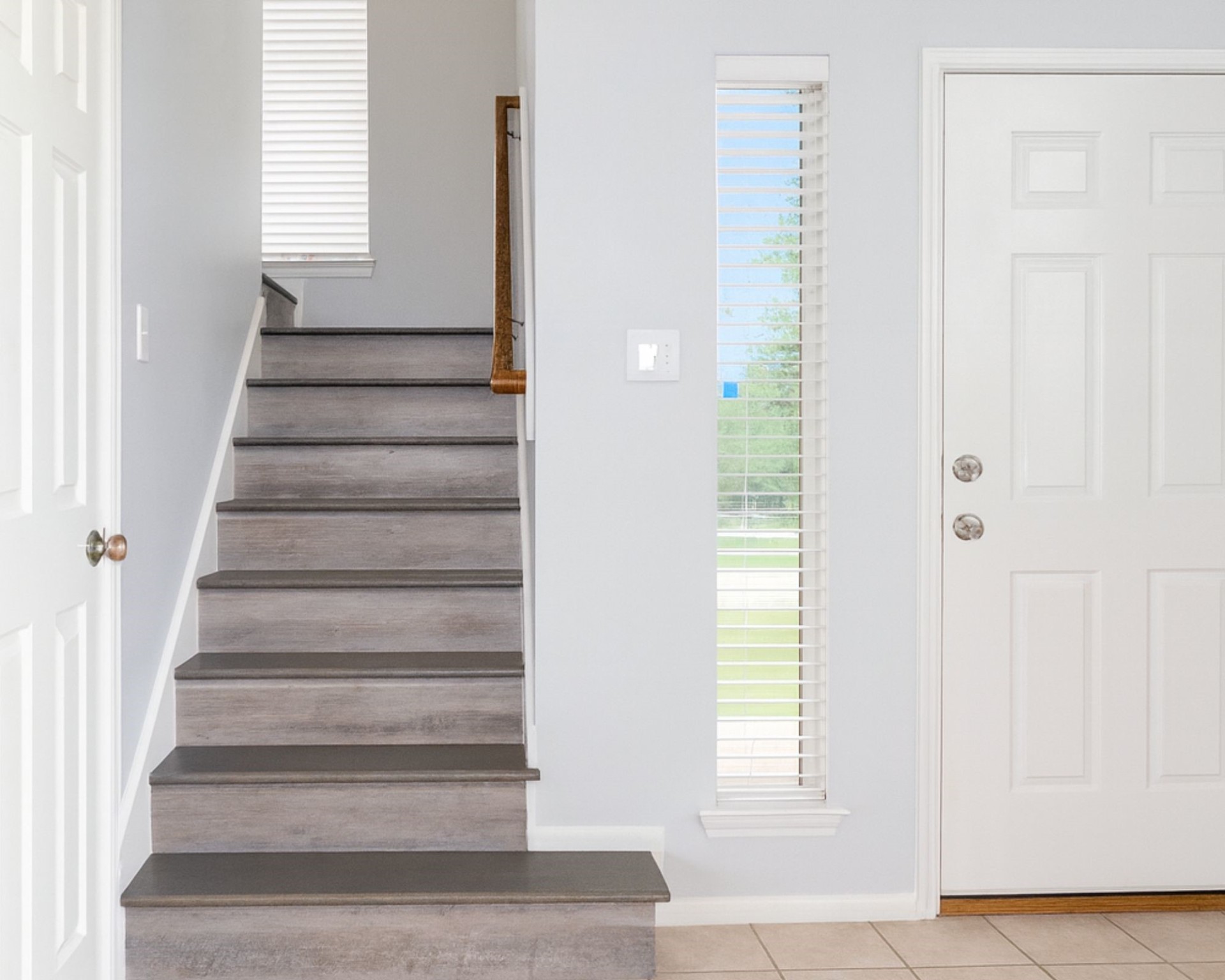 29322 Fox River Drive Spring, TX 77386 - Photo 3 of 24 Entry - Stairs on left