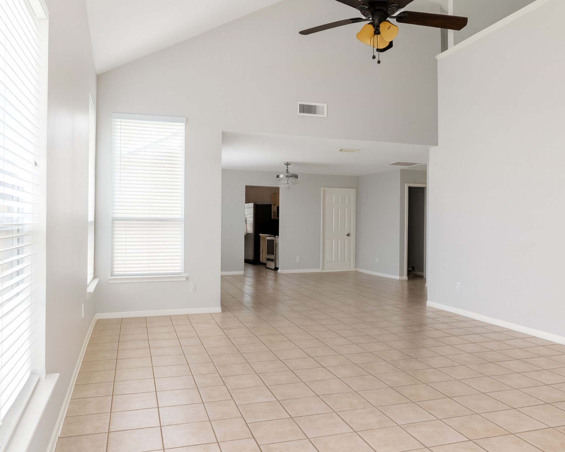 29322 Fox River Drive Spring, TX 77386 - Photo 4 of 24 Living Area
