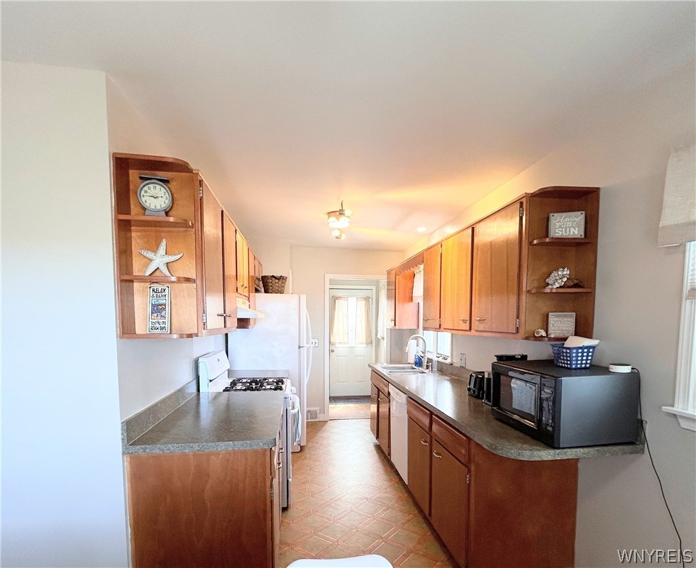 8926 Lake Shore Road Evans, NY 14006 - Photo 10 of 50 Beach House Kitchen
