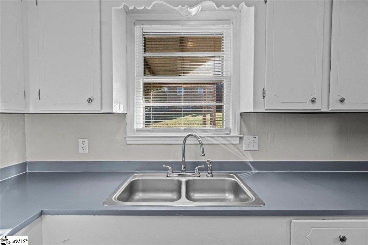 161 Oak Street Boiling Springs, SC 29316 - Photo 11 of 36