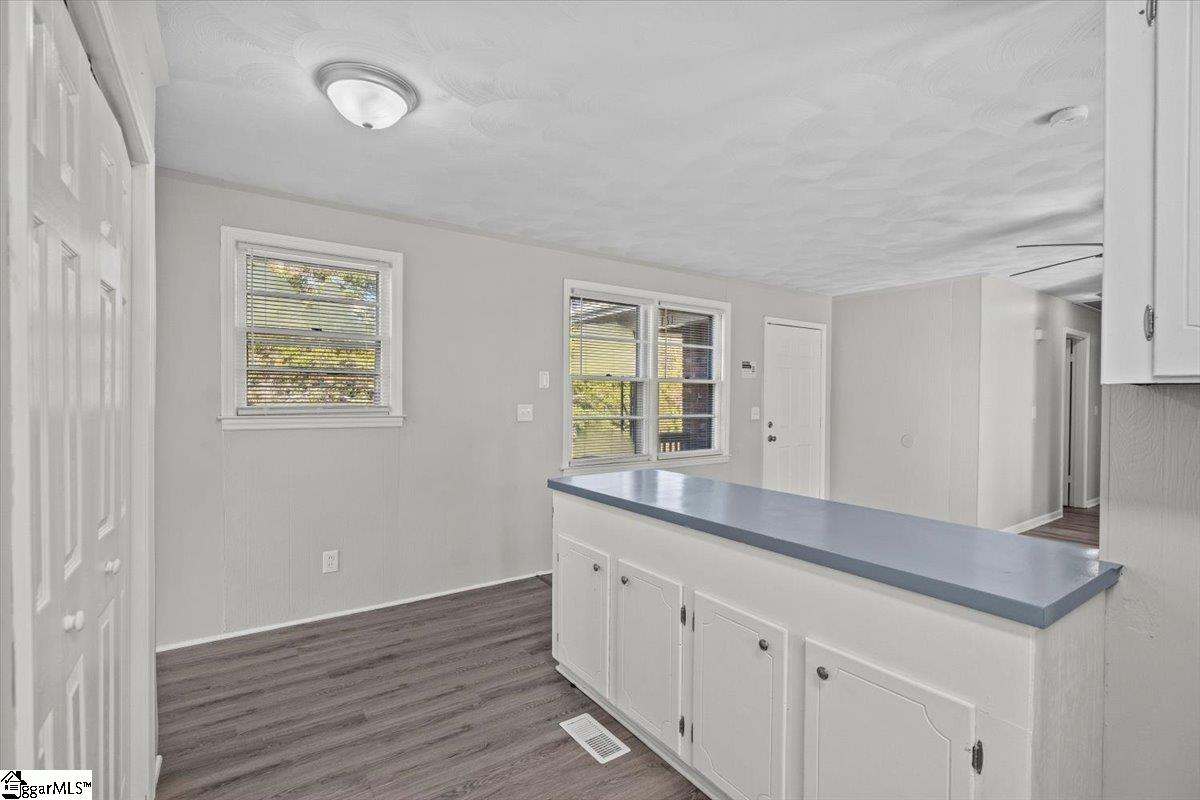 161 Oak Street Boiling Springs, SC 29316 - Photo 13 of 36