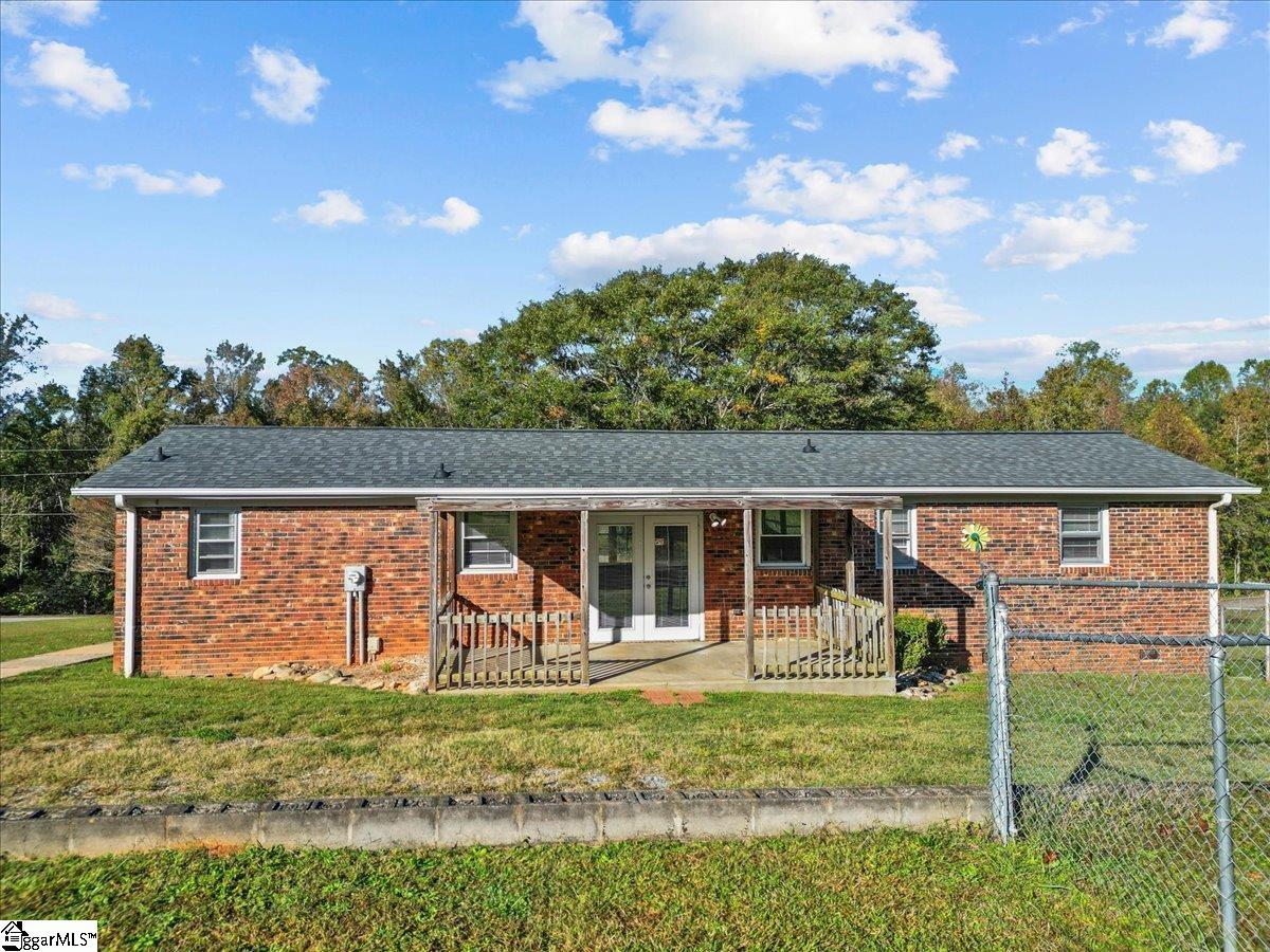 161 Oak Street Boiling Springs, SC 29316 - Photo 2 of 36