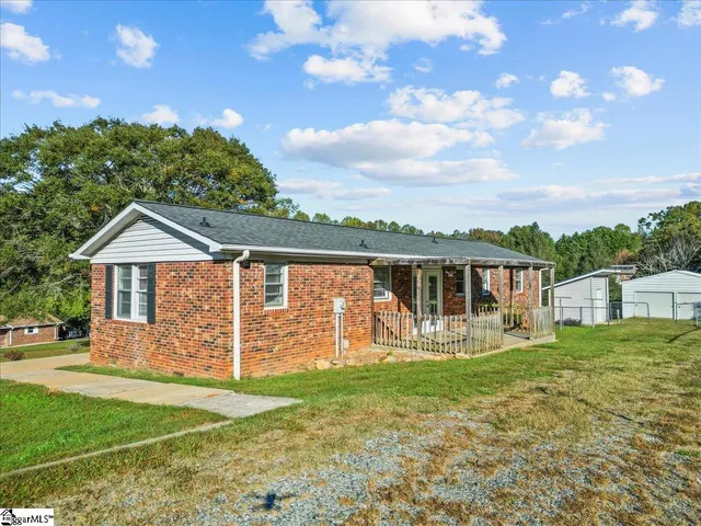 $217,000 | 161 Oak Street, Boiling Springs, SC 29316