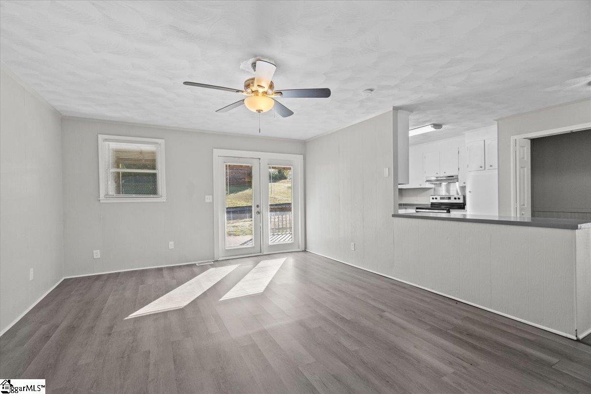 161 Oak Street Boiling Springs, SC 29316 - Photo 4 of 36