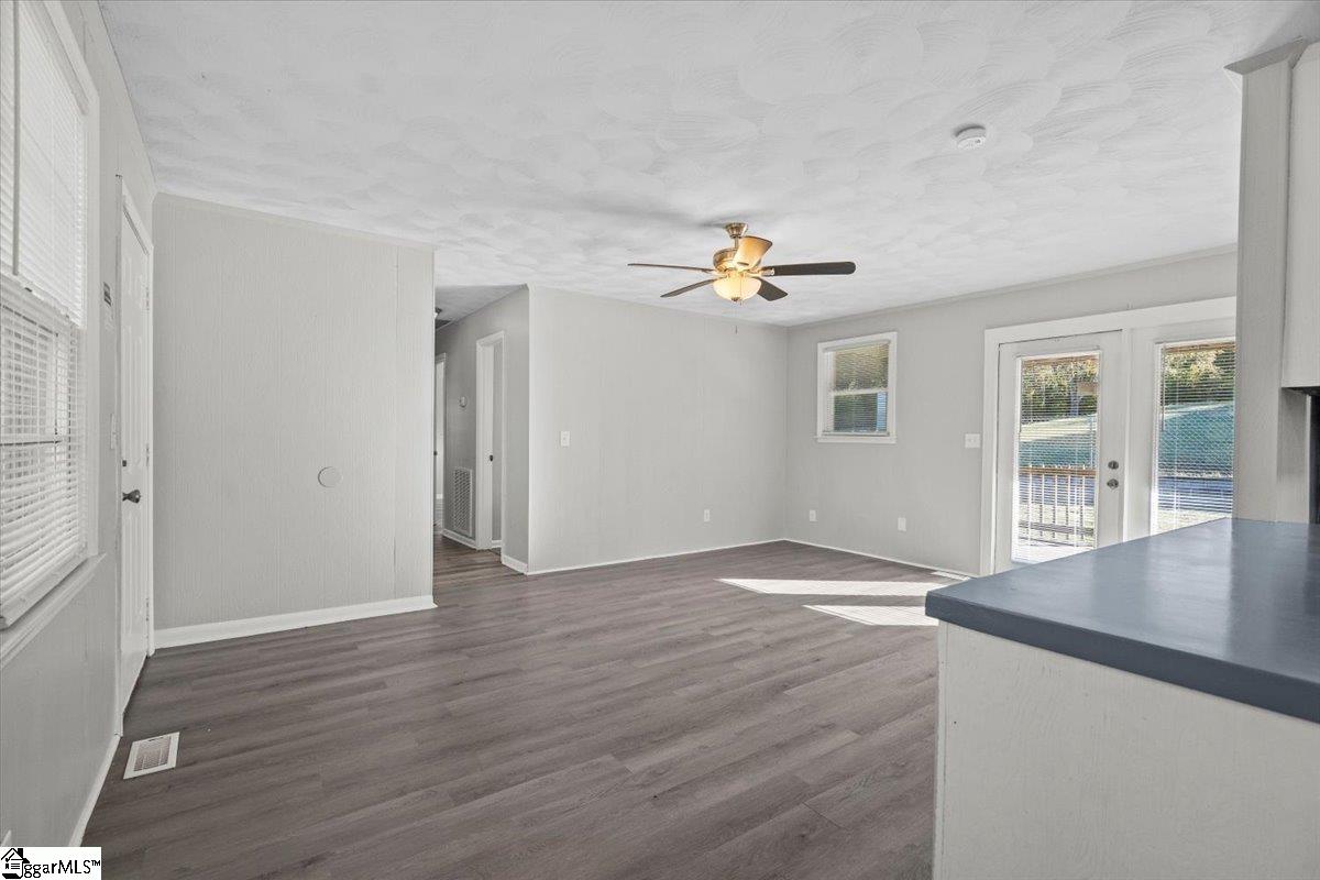 161 Oak Street Boiling Springs, SC 29316 - Photo 7 of 36