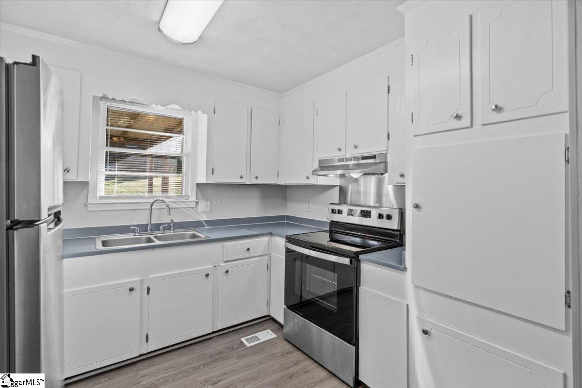 161 Oak Street Boiling Springs, SC 29316 - Photo 9 of 36