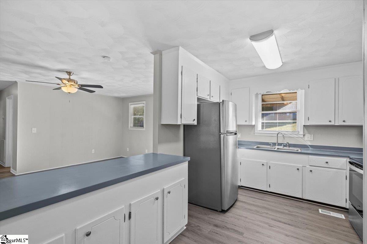 161 Oak Street Boiling Springs, SC 29316 - Photo 10 of 36