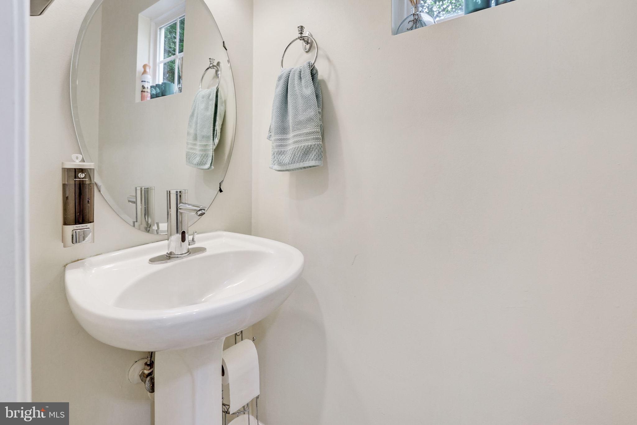 14729 Links Pond Circle Gainesville, VA 20155 - Photo 16 of 38 Main Level Half Bathroom