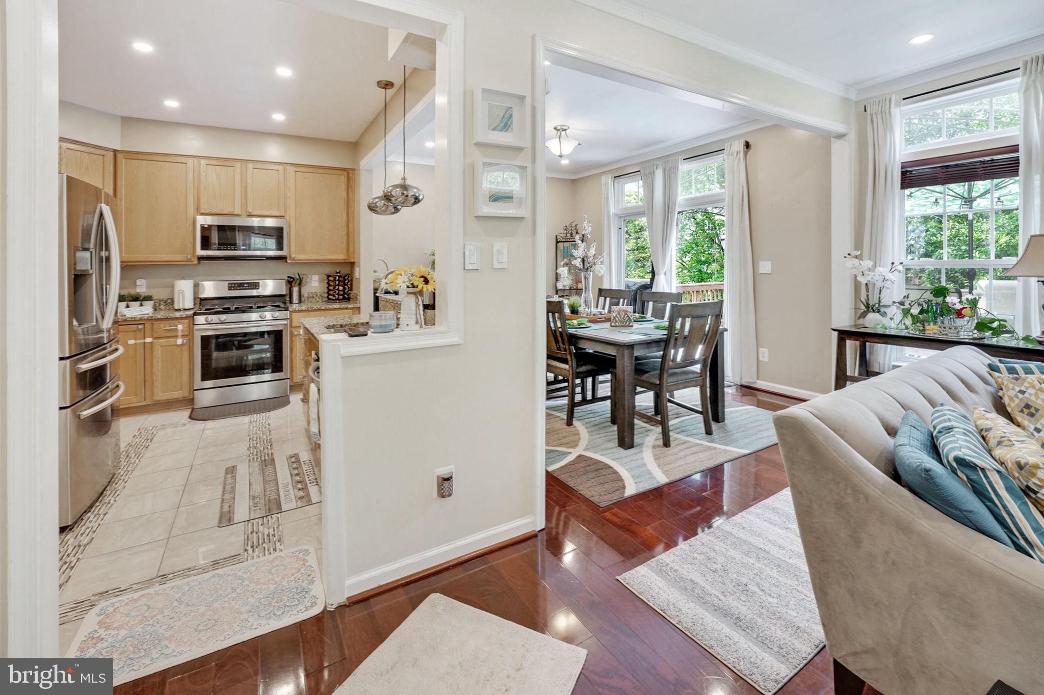 14729 Links Pond Circle Gainesville, VA 20155 - Photo 9 of 38 Kitchen and Dining Room