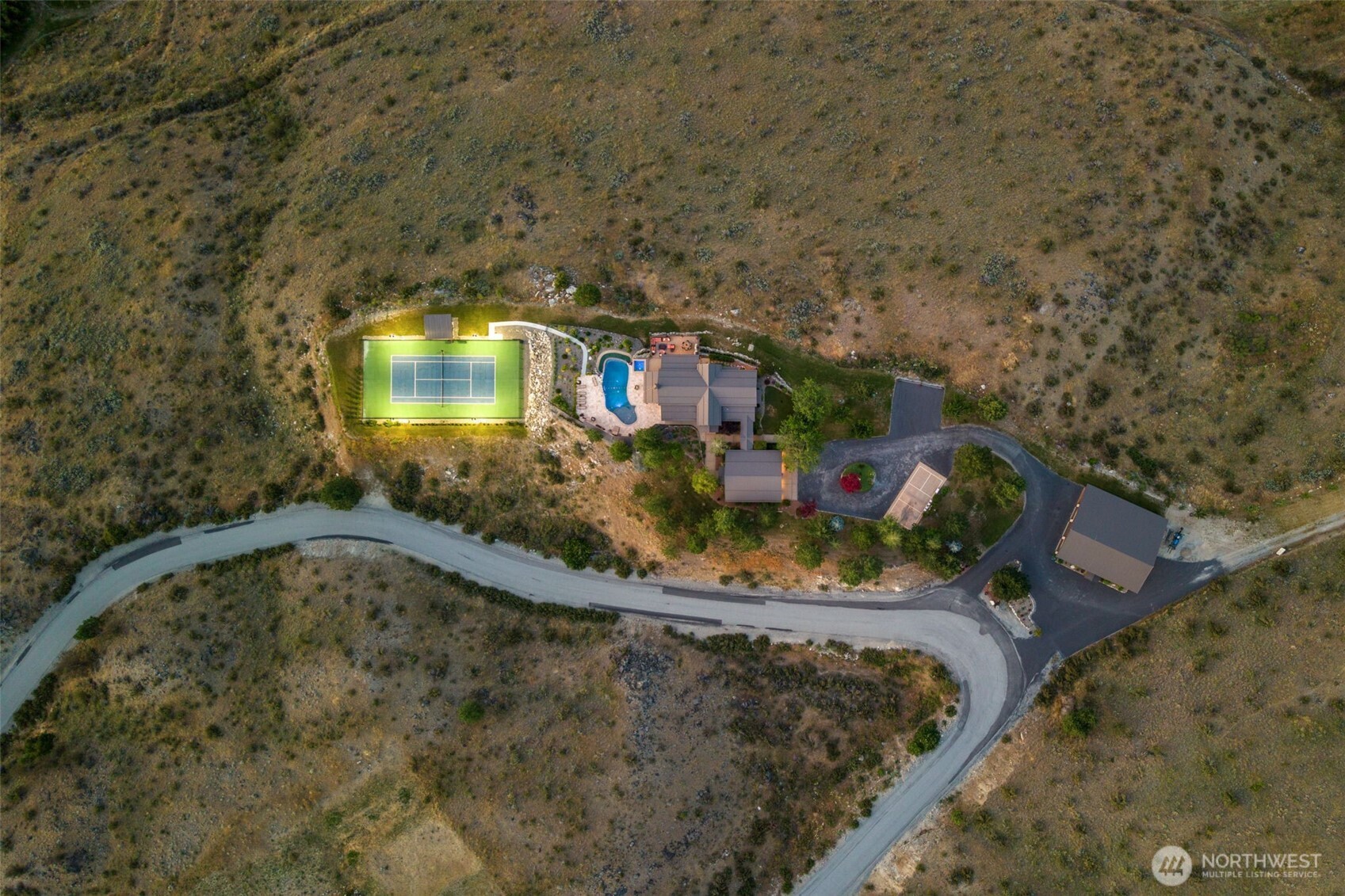 340 Hawks Meadow Road Chelan, WA 98816 - Photo 4 of 40