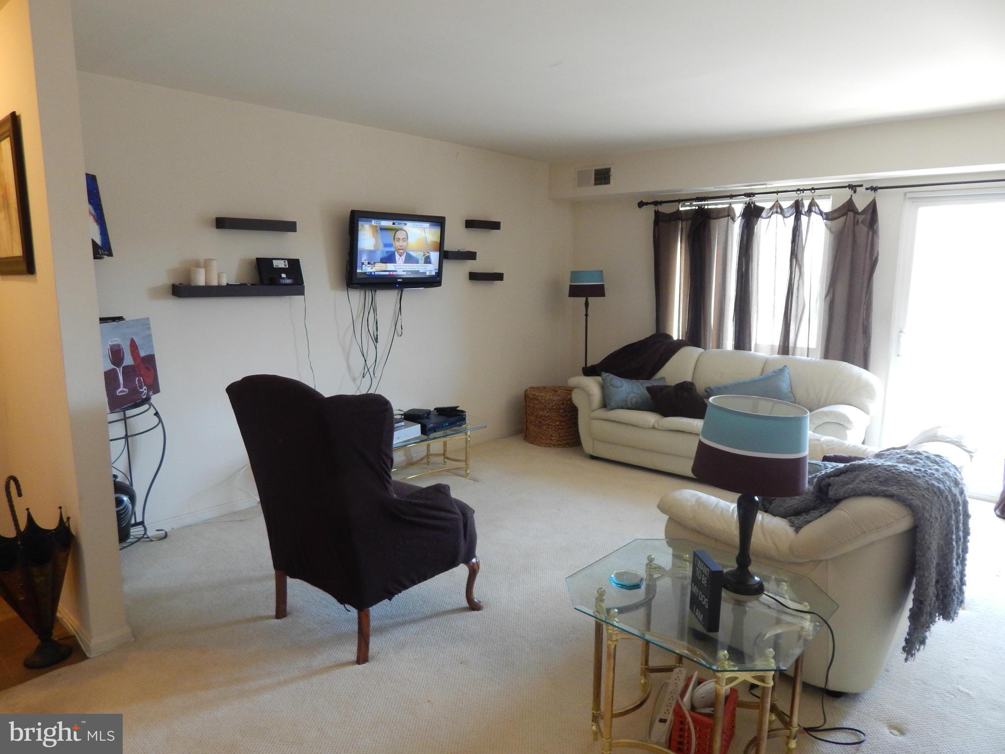 6151 Edsall Road, Unit J Alexandria, VA 22304 - Photo 2 of 13 Living Room
