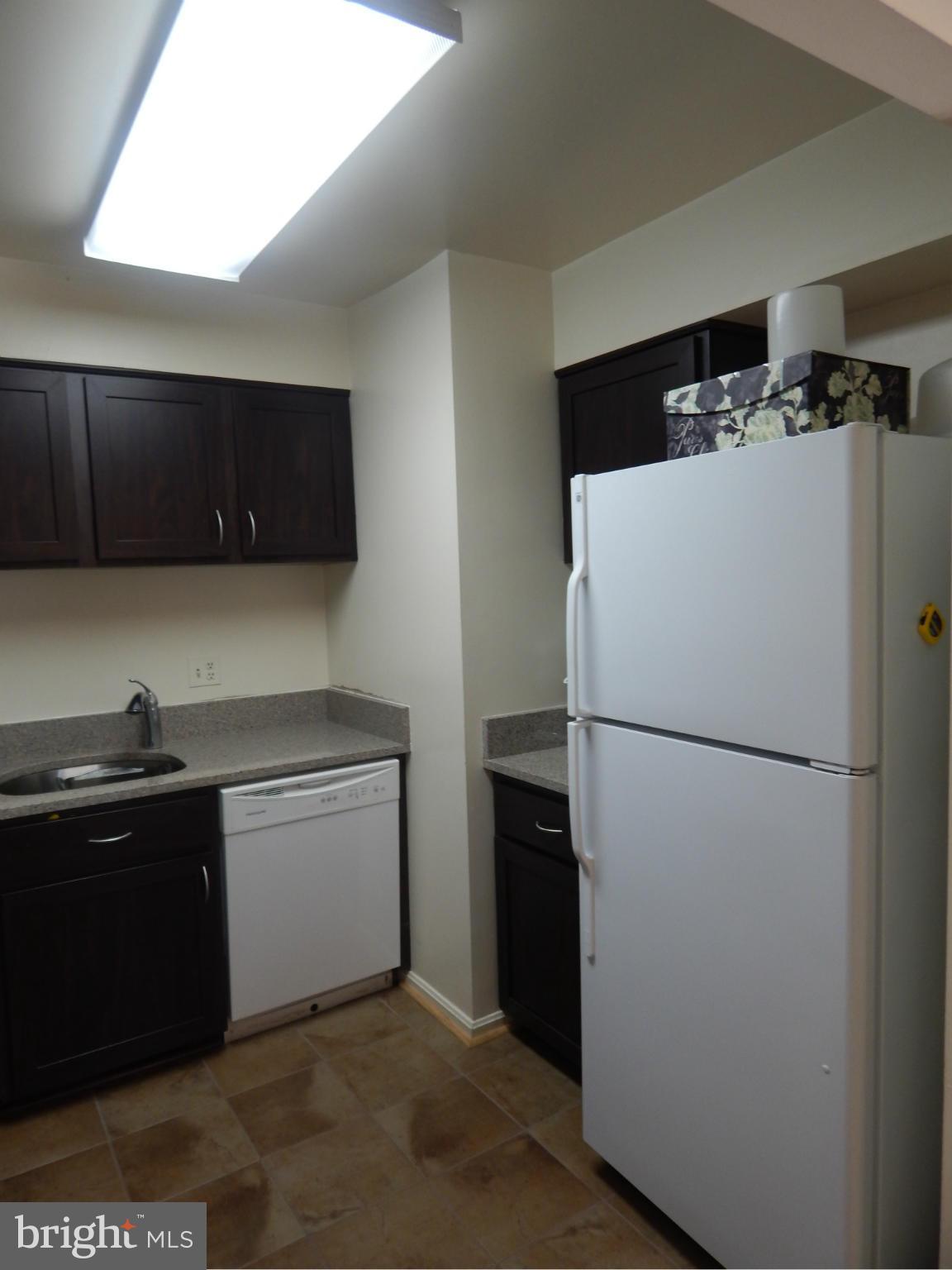 6151 Edsall Road, Unit J Alexandria, VA 22304 - Photo 5 of 13 Kitchen