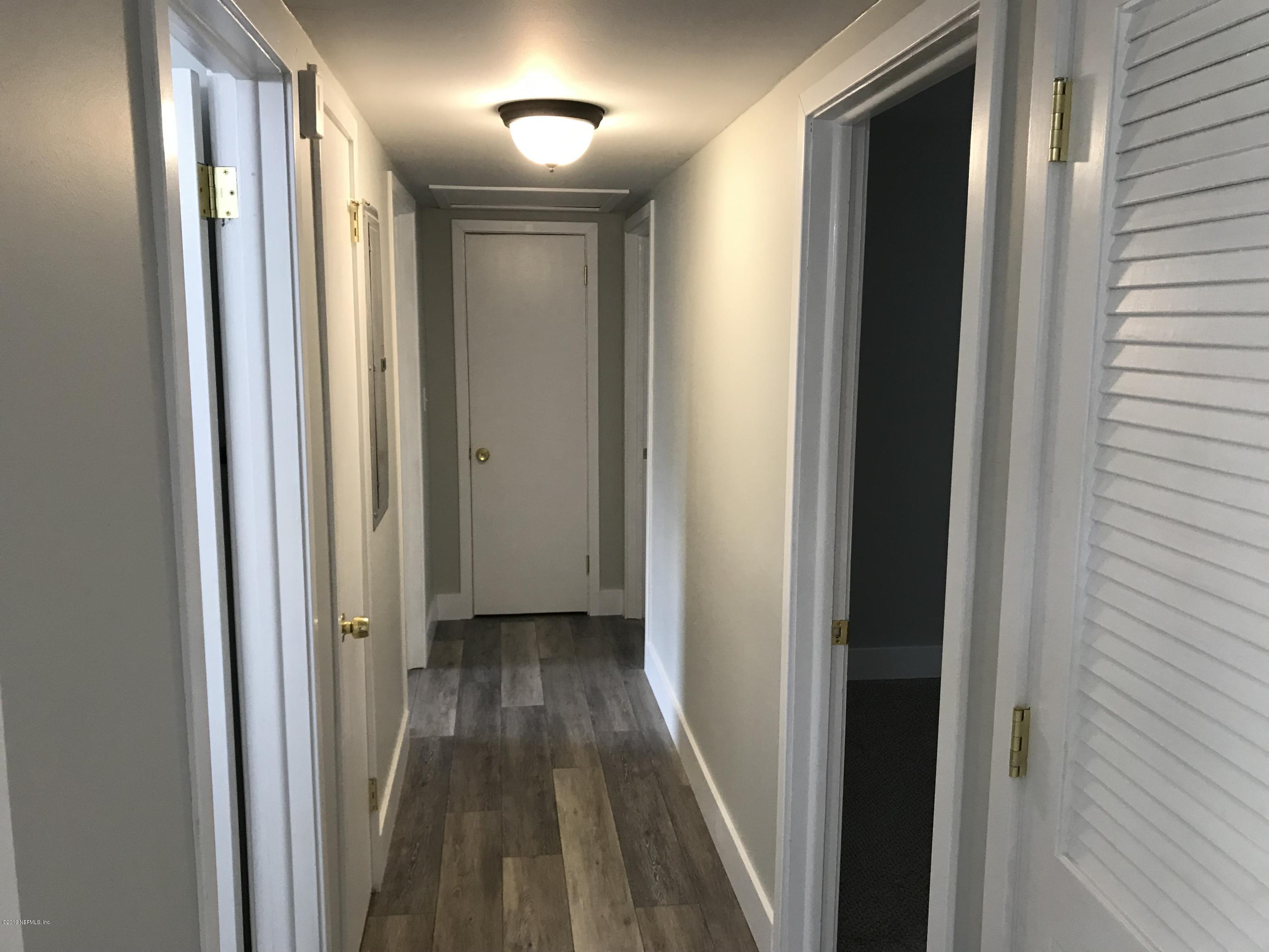 7223 Midway Road Jacksonville, FL 32244 - Photo 5 of 24 Hallway